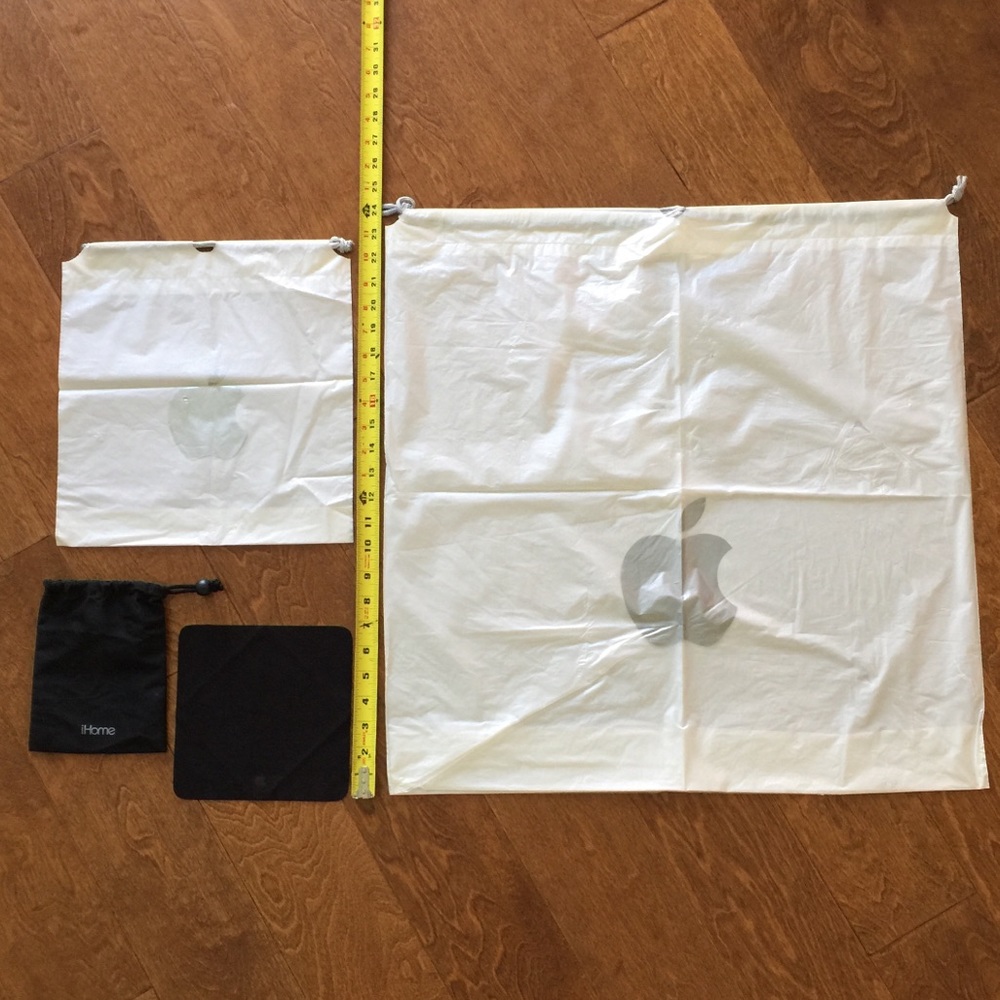 Bundle of 4 Apple items